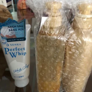 Sữa rửa mặt Senka Perfect White Clay 120g tẩy tế bào chết dưỡng trắng sáng ẩm mịn đều màu da