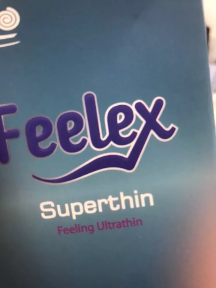Bao cao su Hộp 30 chiếc Feelex Superthin siêu mỏng ôm sát nhiều gel hương dâu, hương nước hoa, hương vani