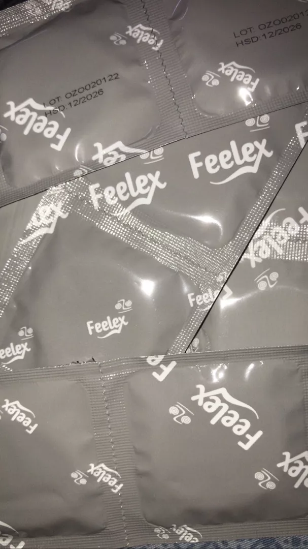 Bao cao su Hộp 30 chiếc Feelex Superthin siêu mỏng ôm sát nhiều gel hương dâu, hương nước hoa, hương vani