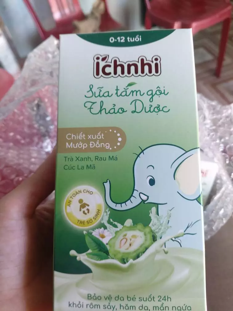 Sữa tắm gội thảo mộc Ích Nhi hương lá, chai 200ml, giúp làm sạch da và tóc trẻ