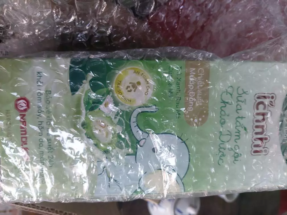 Sữa tắm gội thảo mộc Ích Nhi hương lá, chai 200ml, giúp làm sạch da và tóc trẻ