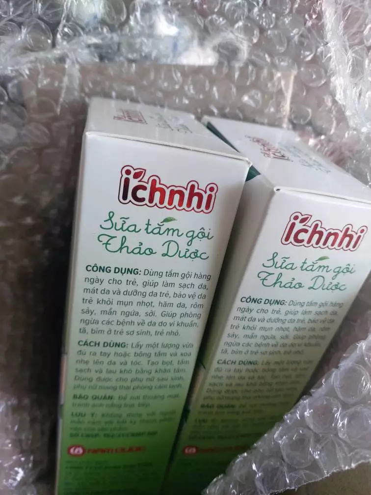 Sữa tắm gội thảo mộc Ích Nhi hương lá, chai 200ml, giúp làm sạch da và tóc trẻ