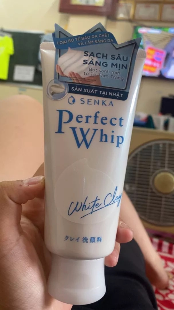 Sữa rửa mặt Senka Perfect White Clay 120g tẩy tế bào chết dưỡng trắng sáng ẩm mịn đều màu da