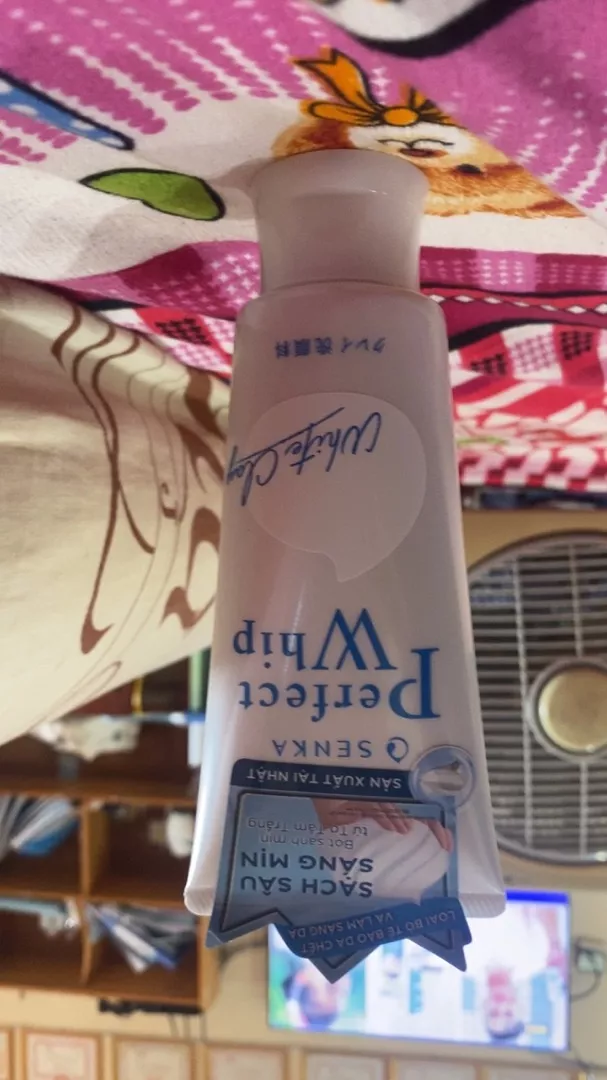 Sữa rửa mặt Senka Perfect White Clay 120g tẩy tế bào chết dưỡng trắng sáng ẩm mịn đều màu da
