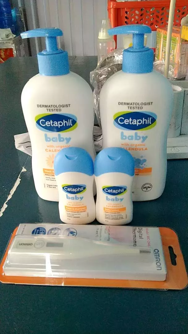 Combo 2 Sữa tắm gội dưỡng ẩm dịu lành cho bé Calendula hoa cúc hữu cơ CETAPHIL BABY W&SHAMPOO CALENDULA 400ML/chai