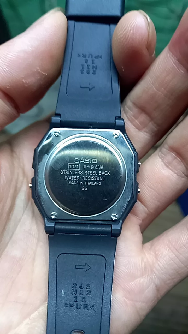 Đồng hồ điện tử WR F94WA 9DG chống nước bơi lội đi mưa thoải mái, Đồng hồ F94 dây nhựa huyền thoại.
