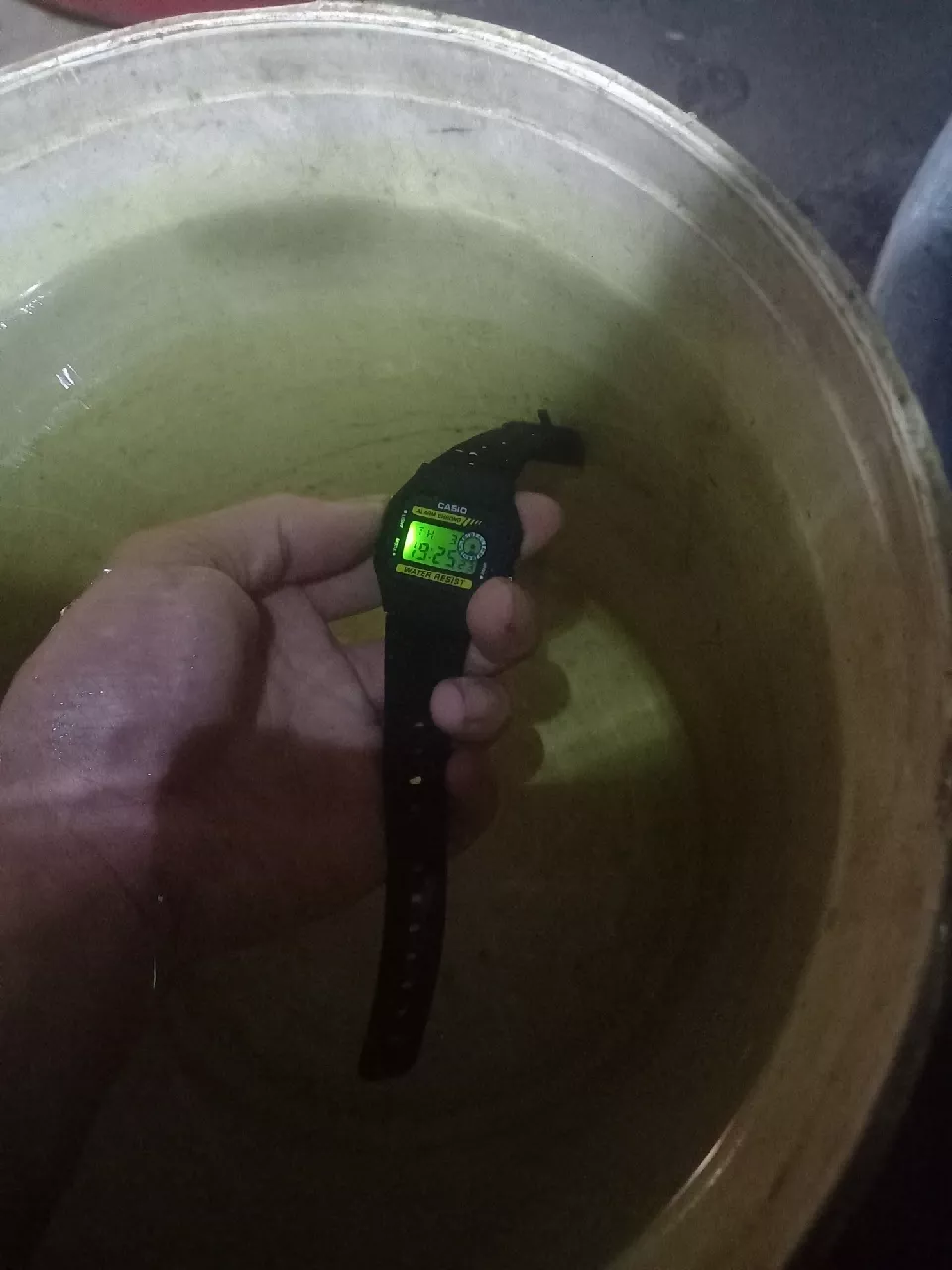 Đồng hồ điện tử WR F94WA 9DG chống nước bơi lội đi mưa thoải mái, Đồng hồ F94 dây nhựa huyền thoại.
