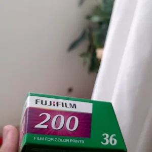 Fuji C200 36exp In Date 01/2027 bản mới film 35mm Fujicolor 200 loại hộp lẻ 1 hộp có 1 cuộn film và hủ nhựa bảo quản