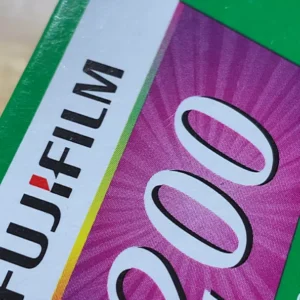 Fuji C200 36exp In Date 01/2027 bản mới film 35mm Fujicolor 200 loại hộp lẻ 1 hộp có 1 cuộn film và hủ nhựa bảo quản