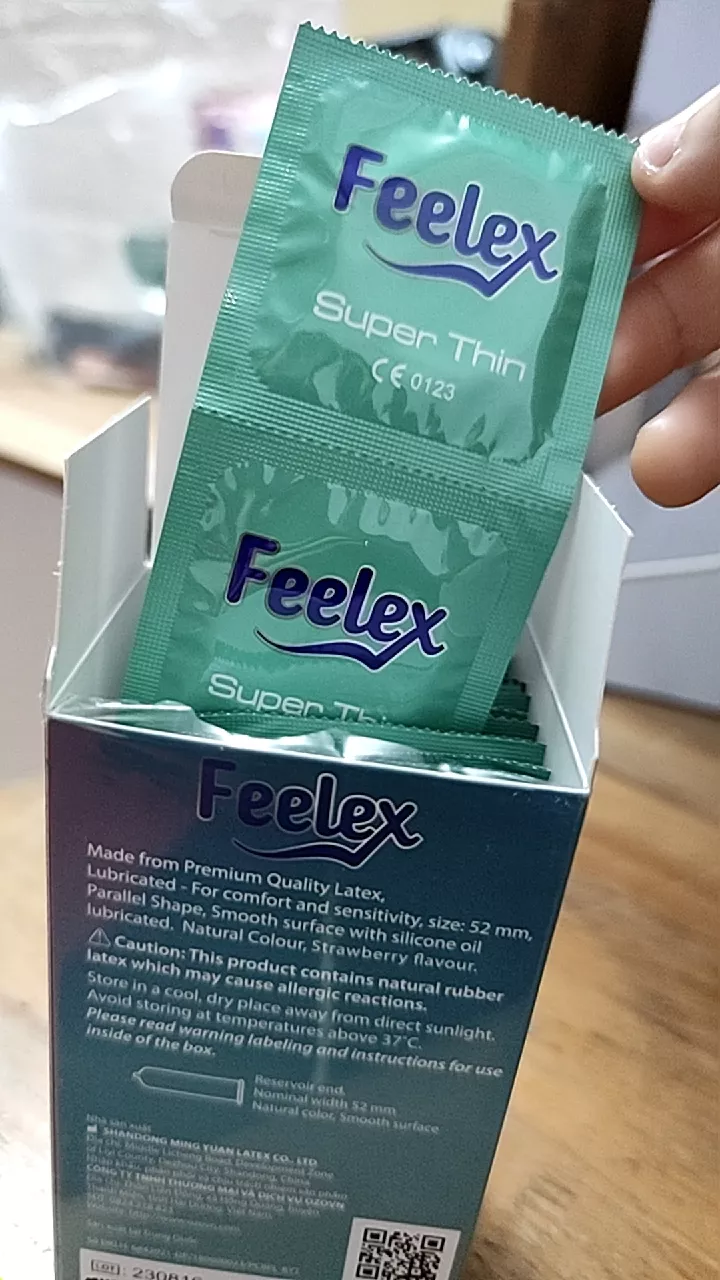 Bao cao su Hộp 30 chiếc Feelex Superthin siêu mỏng ôm sát nhiều gel hương dâu, hương nước hoa, hương vani