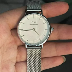 Đồng Hồ DW Thời Trang Cặp Đôi Nam Nữ, Nhiều Màu + Mẫu Unisex Sang Trọng, Dây Thép Lưới Bền Không Gỉ