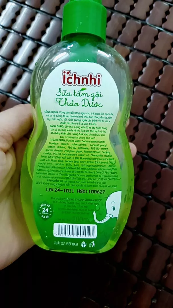 Sữa tắm gội thảo mộc Ích Nhi hương lá, chai 200ml, giúp làm sạch da và tóc trẻ