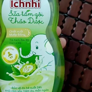Sữa tắm gội thảo mộc Ích Nhi hương lá, chai 200ml, giúp làm sạch da và tóc trẻ