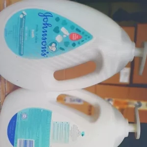 [KOL] Bộ 2 chai Sữa tắm Johnson's Baby chứa sữa gạo & yến mạch 1000ml