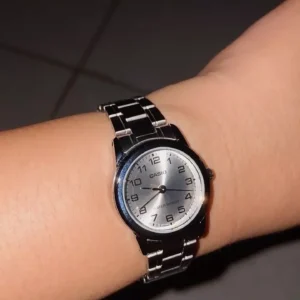 Đồng Hồ Casio Nữ Series LTP-V001 Sang Trọng Mặt Kính Khoáng Tròn 25mm Dây Da/ Kim Loại Không Gỉ Kháng Nước Chính Hãng