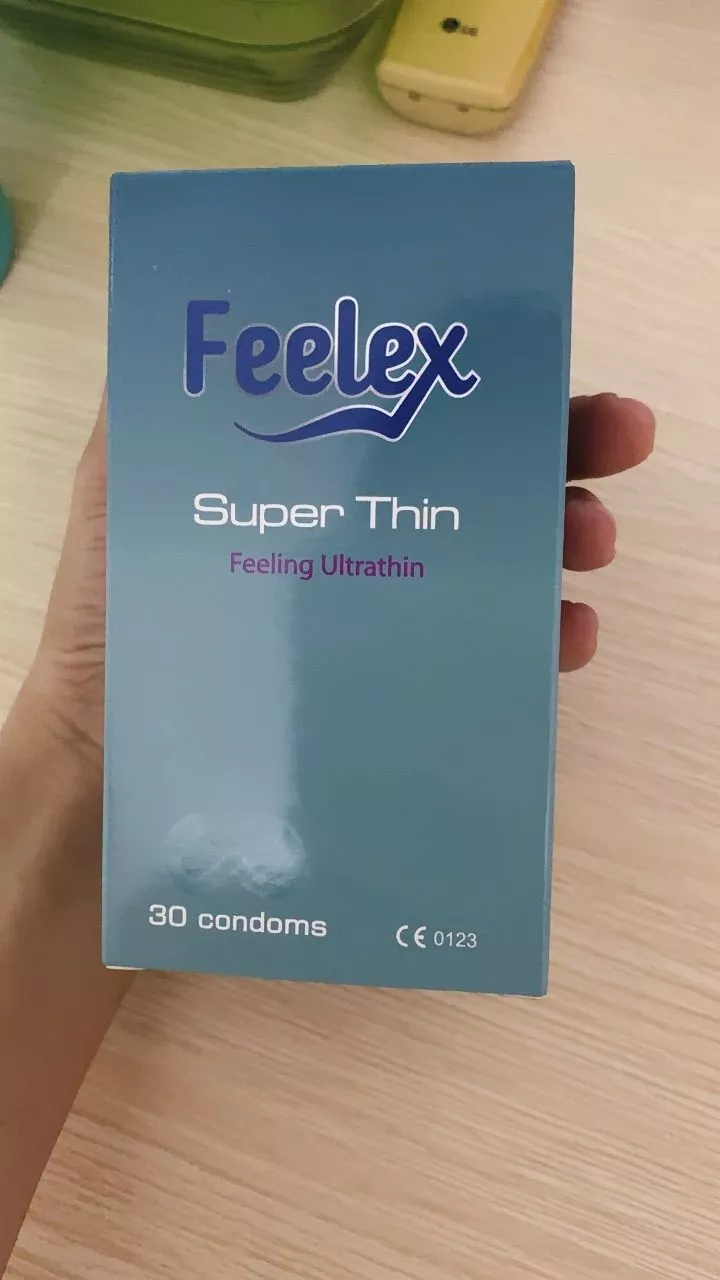 Bao cao su Hộp 30 chiếc Feelex Superthin siêu mỏng ôm sát nhiều gel hương dâu, hương nước hoa, hương vani