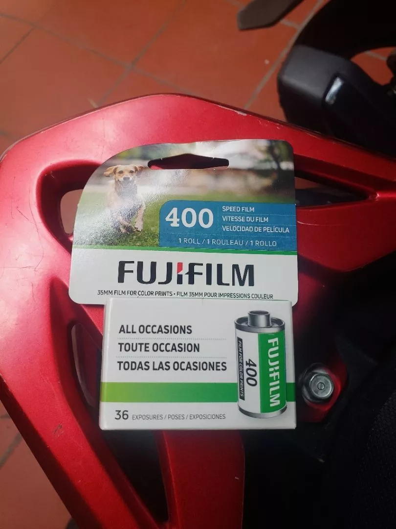 Fujifilm 400 36exp date 02/2027 film 35mm (phiên bản mới XTRA 400 ) hộp lẻ 1 hộp giấy có 1 cuộn film và hủ nhựa bảo quản