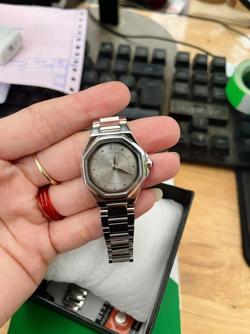Đồng hồ nữ IEKE chính hãng size 26mm Dây thép không gỉ Mặt số La Mã tặng dụng cụ tháo mắt đi kèm