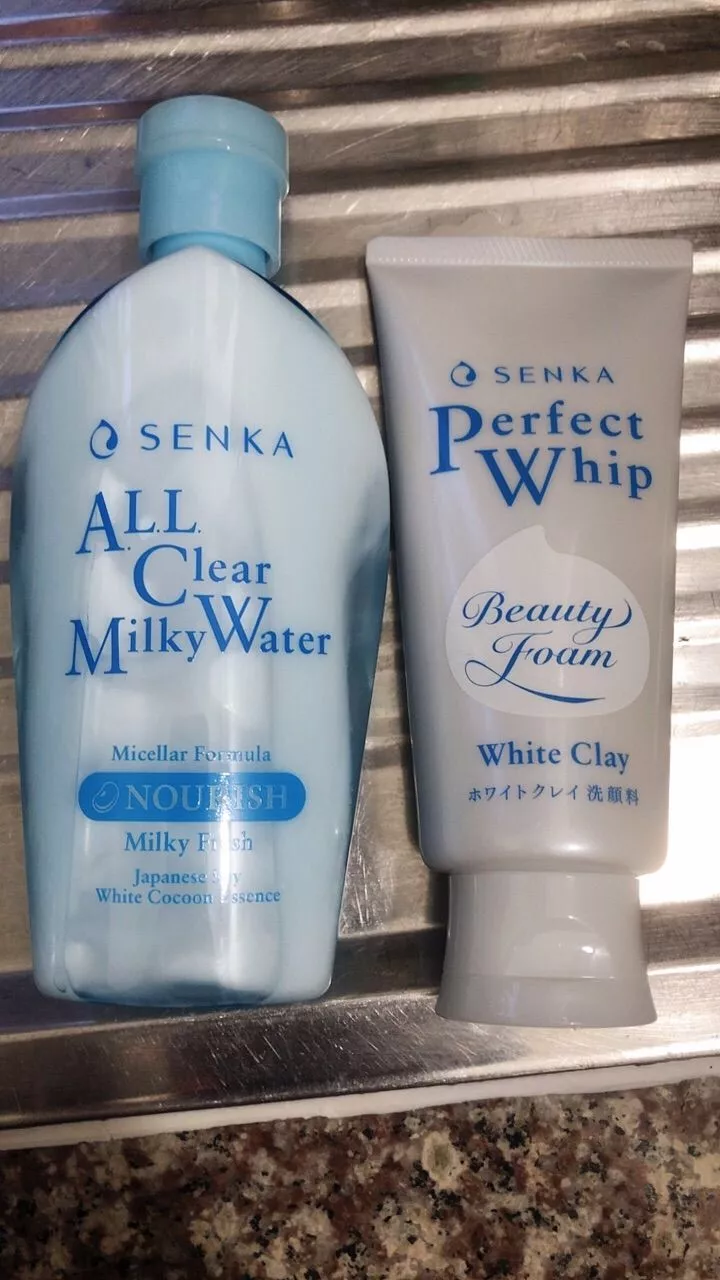 Sữa rửa mặt Senka Perfect White Clay 120g tẩy tế bào chết dưỡng trắng sáng ẩm mịn đều màu da