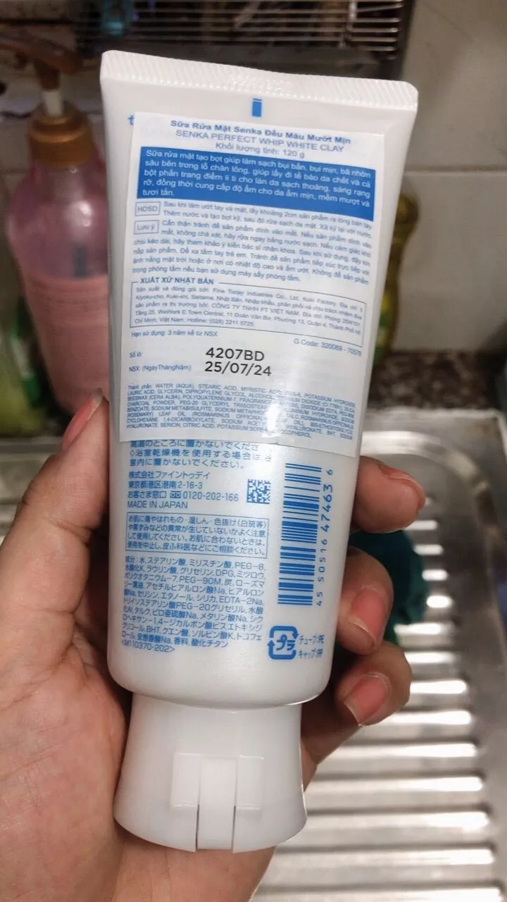 Sữa rửa mặt Senka Perfect White Clay 120g tẩy tế bào chết dưỡng trắng sáng ẩm mịn đều màu da