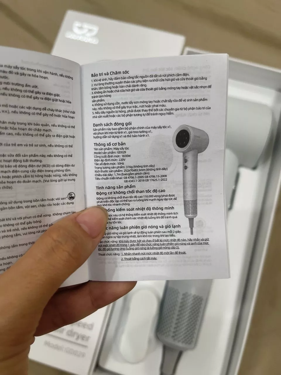 【Bảo hành một năm】GOOJODOQ Máy sấy tóc tốc độ cao có màn hình hiển thị công suất LED 3 tốc độ gió bốn phút để sấy khô Thích hợp cho du lịch và sử dụng tại nhà