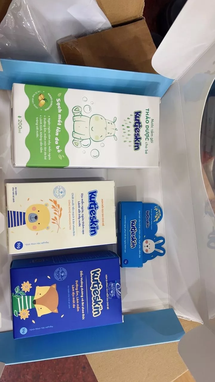 Combo Dự Sinh New - Đón bé chào đời Tặng kèm kem chàm sữa (Nước tắm gội + Kem dịu da + Kem dưỡng ẩm)