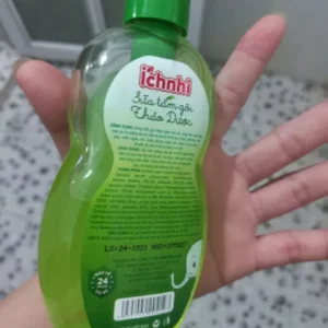 Sữa tắm gội thảo mộc Ích Nhi hương lá, chai 200ml, giúp làm sạch da và tóc trẻ