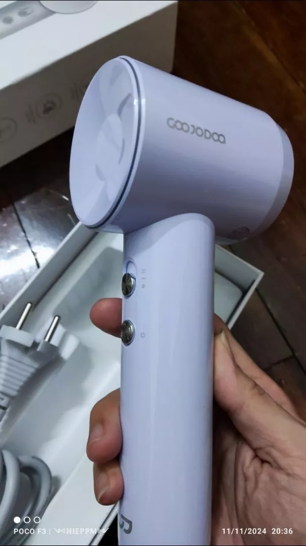 【Bảo hành một năm】GOOJODOQ Máy sấy tóc tốc độ cao có màn hình hiển thị công suất LED 3 tốc độ gió bốn phút để sấy khô Thích hợp cho du lịch và sử dụng tại nhà