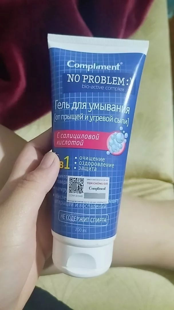 Sữa Rửa Mặt Compliment No Problem ngăn ngừa mụn sạch sâu 200ml