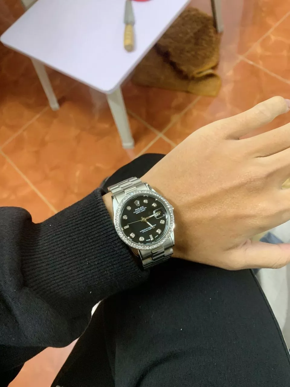 Đồng hồ nam kim trôi, viền đính đá siêu sáng, dây thép đúc nguyên khối không gỉ chống nước tốt