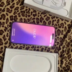 Điện thoại Apple iPhone 16 128GB