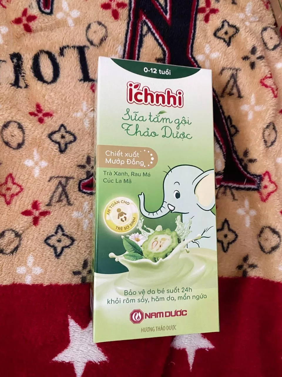 Sữa tắm gội thảo mộc Ích Nhi hương lá, chai 200ml, giúp làm sạch da và tóc trẻ