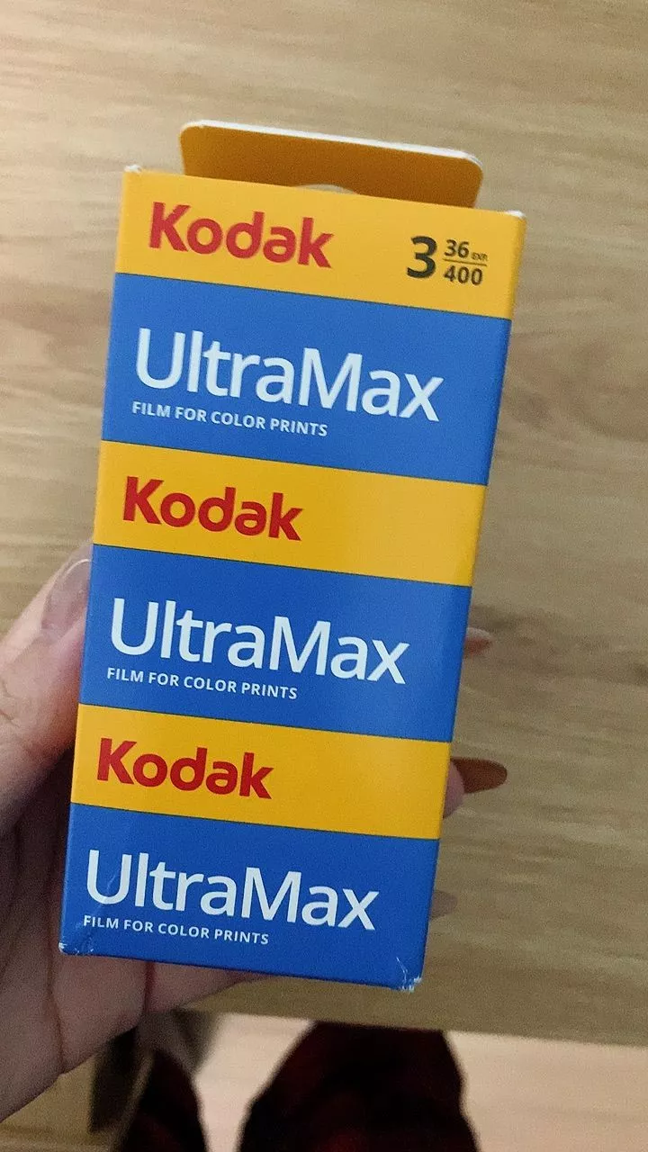 Kodak Ultramax 400 36exp Date 01/2028 phim mới film 35mm Singlebox Loại 1 hộp giấy có 1 cuộn