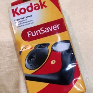 [Date 02/2028] Máy chụp ảnh 1 lần Kodak Funsaver 800 có sẳn trong máy 1 cuộn film Kodak 800 và tích hợp sẳn flash