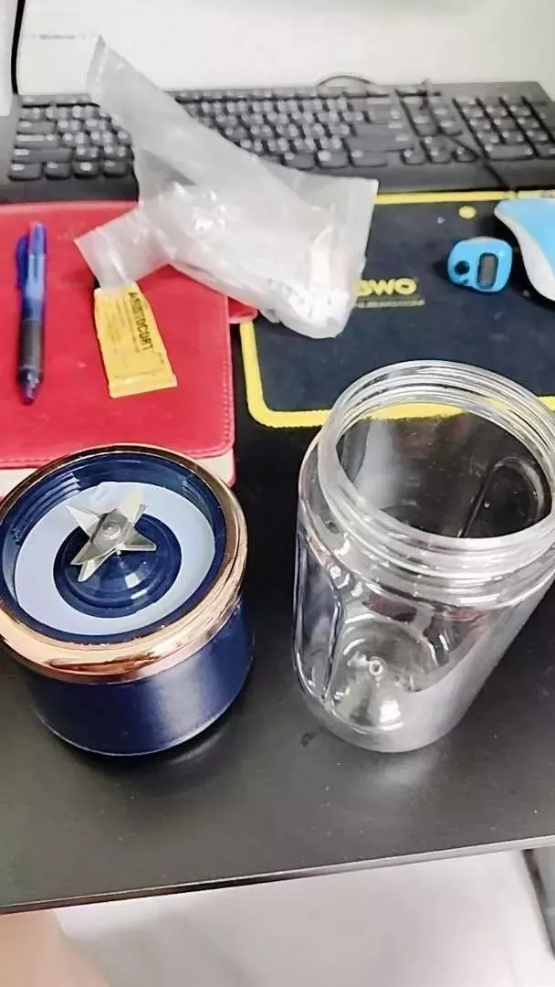 Cốc ép trái cây cầm tay nhỏ gọn, hoàn toàn tự động, đa chức năng, lý tưởng cho học sinh, dễ sử dụng