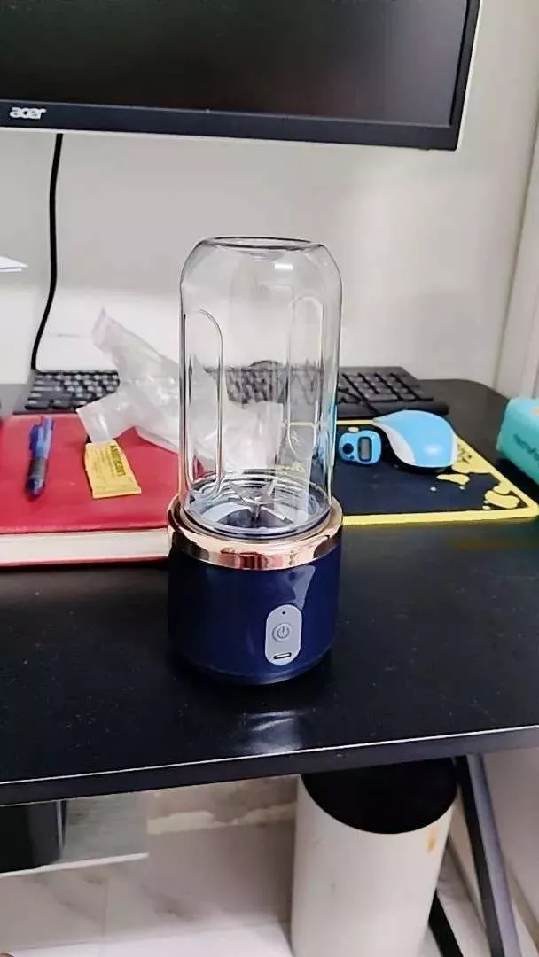Cốc ép trái cây cầm tay nhỏ gọn, hoàn toàn tự động, đa chức năng, lý tưởng cho học sinh, dễ sử dụng