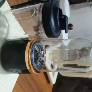 Cốc ép trái cây cầm tay nhỏ gọn, hoàn toàn tự động, đa chức năng, lý tưởng cho học sinh, dễ sử dụng