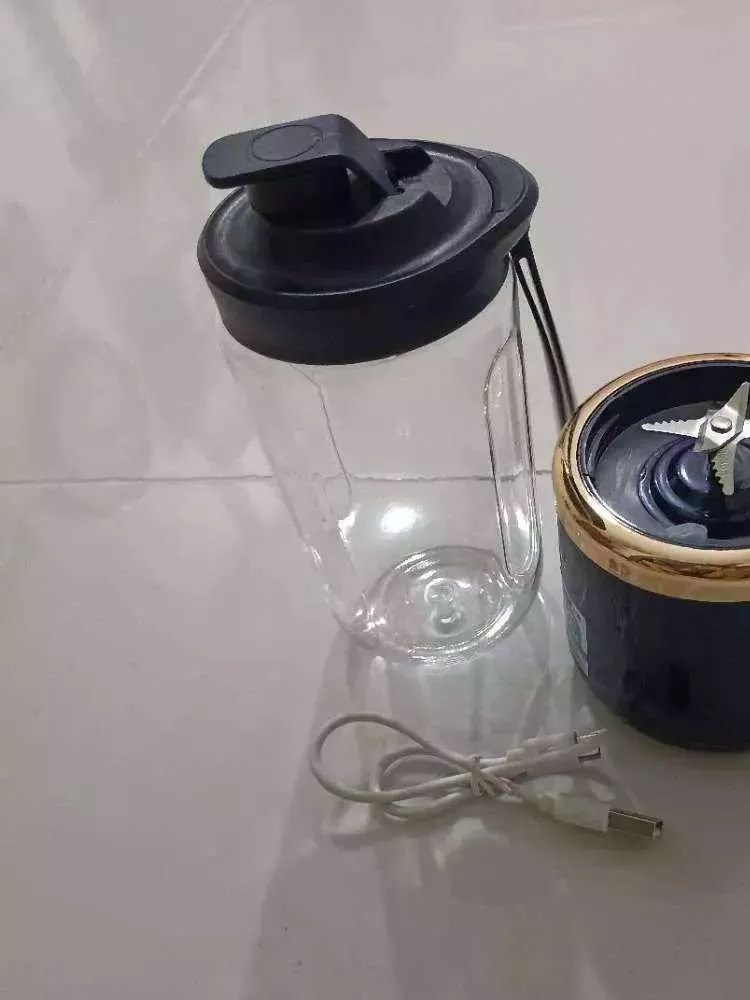 Cốc ép trái cây cầm tay nhỏ gọn, hoàn toàn tự động, đa chức năng, lý tưởng cho học sinh, dễ sử dụng