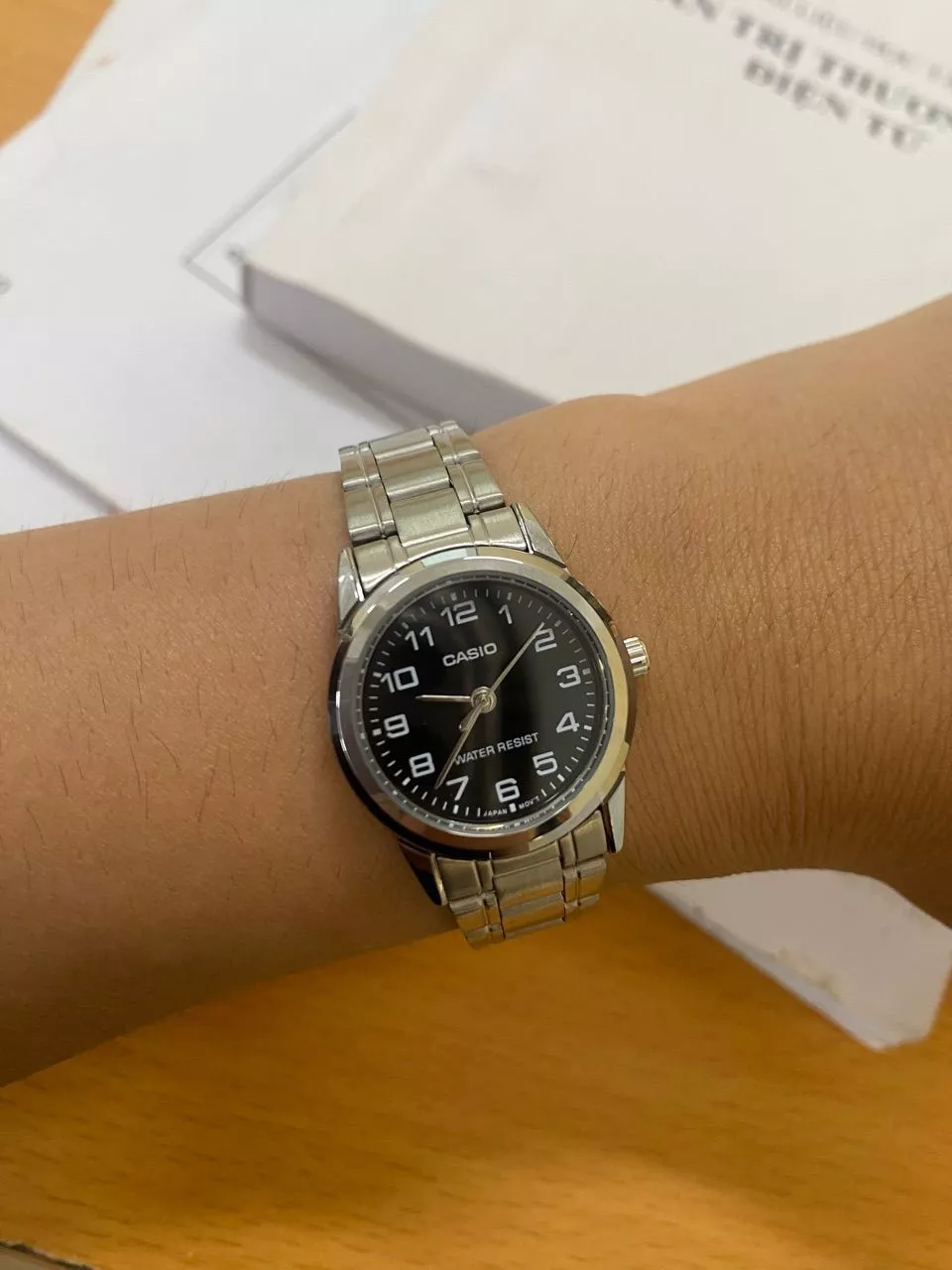 Đồng Hồ Casio Nữ Series LTP-V001 Sang Trọng Mặt Kính Khoáng Tròn 25mm Dây Da/ Kim Loại Không Gỉ Kháng Nước Chính Hãng