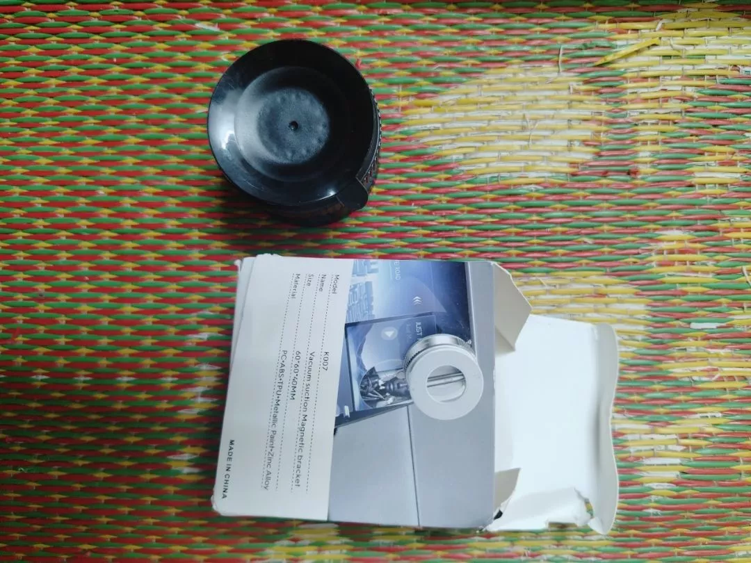 Giá đỡ điện thoại ô tô từ tính mạnh mẽ Thiết kế có thể gập lại 360° Giá đỡ chân không có