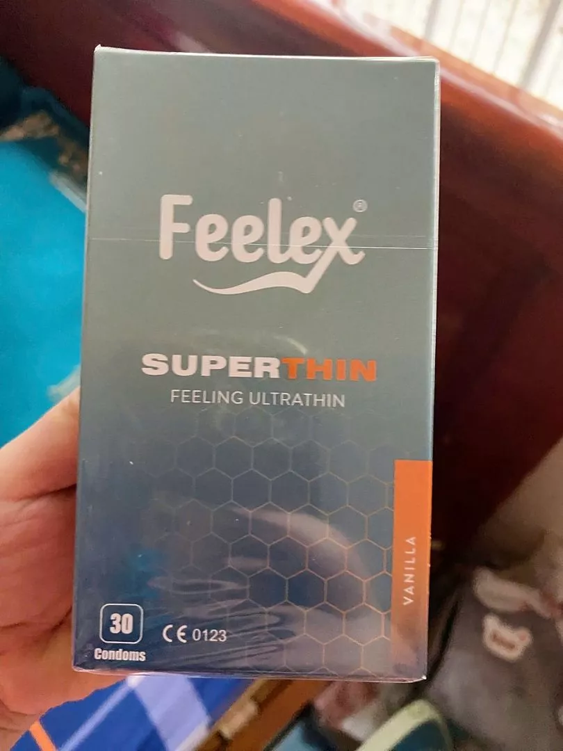 Bao cao su Hộp 30 chiếc Feelex Superthin siêu mỏng ôm sát nhiều gel hương dâu, hương nước hoa, hương vani