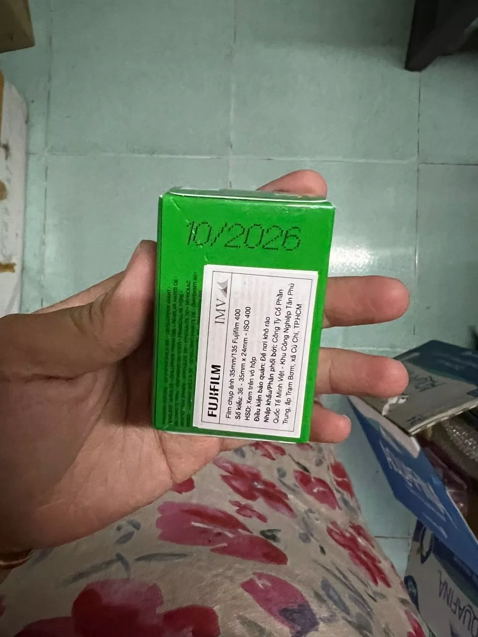 Fujifilm 400 36exp date 02/2027 film 35mm (phiên bản mới XTRA 400 ) hộp lẻ 1 hộp giấy có 1 cuộn film và hủ nhựa bảo quản
