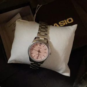 Đồng Hồ Casio Nữ LTP-V005D-4BUDF Màu Hồng Kim Bạc Dạ Quang Kính Khoáng 28.2mm Chống Nước Dây Kim Loại Không Gỉ