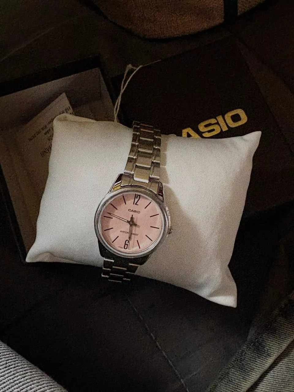 Đồng Hồ Casio Nữ LTP-V005D-4BUDF Màu Hồng Kim Bạc Dạ Quang Kính Khoáng 28.2mm Chống Nước Dây Kim Loại Không Gỉ