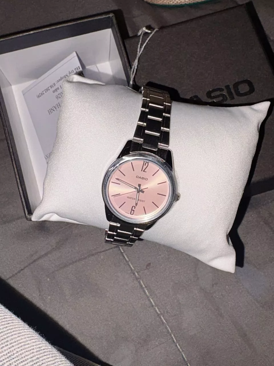 Đồng Hồ Casio Nữ LTP-V005D-4BUDF Màu Hồng Kim Bạc Dạ Quang Kính Khoáng 28.2mm Chống Nước Dây Kim Loại Không Gỉ