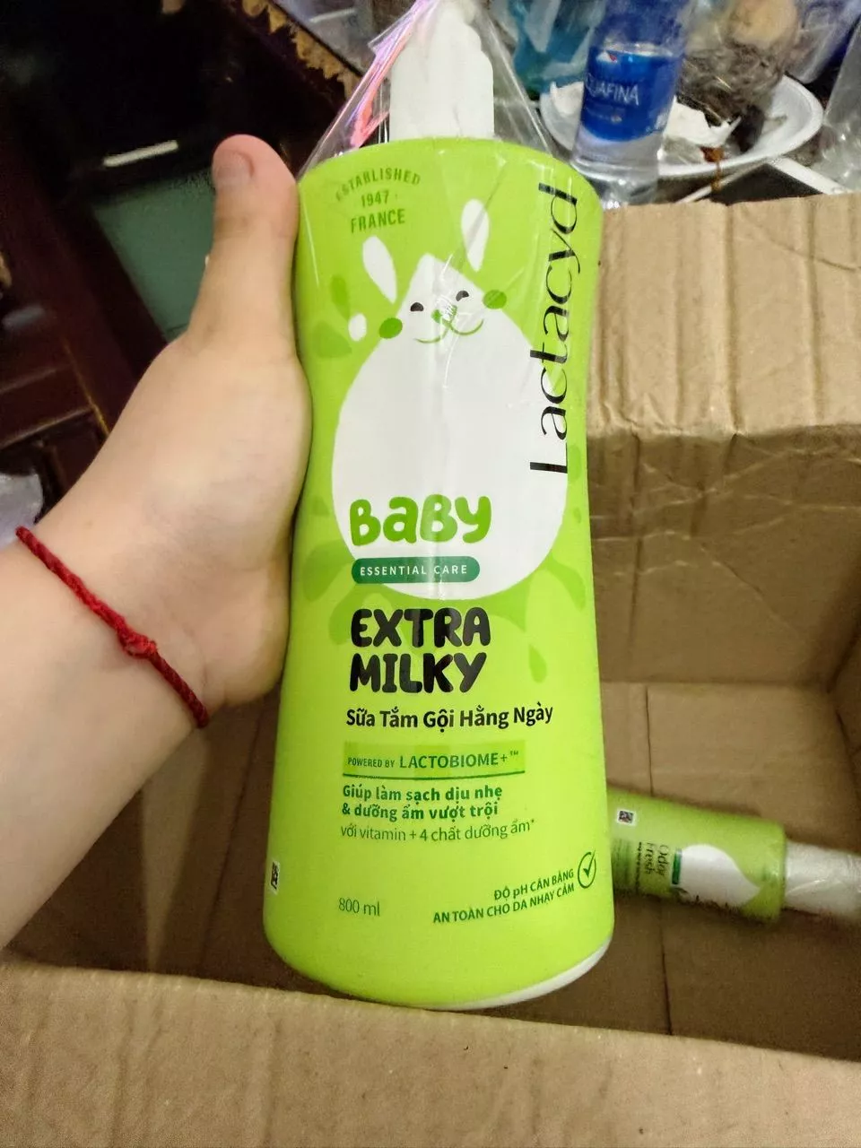 Sữa Tắm Gội Trẻ Em Lactacyd Baby Extra Milky Làm Sạch Dịu Nhẹ và Dưỡng Ẩm Vượt Trội Size Jumbo 800ml