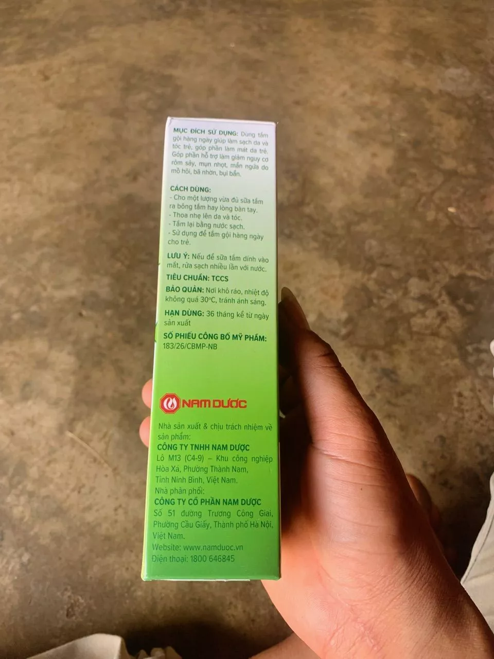 Sữa tắm gội thảo mộc Ích Nhi hương lá, chai 200ml, giúp làm sạch da và tóc trẻ