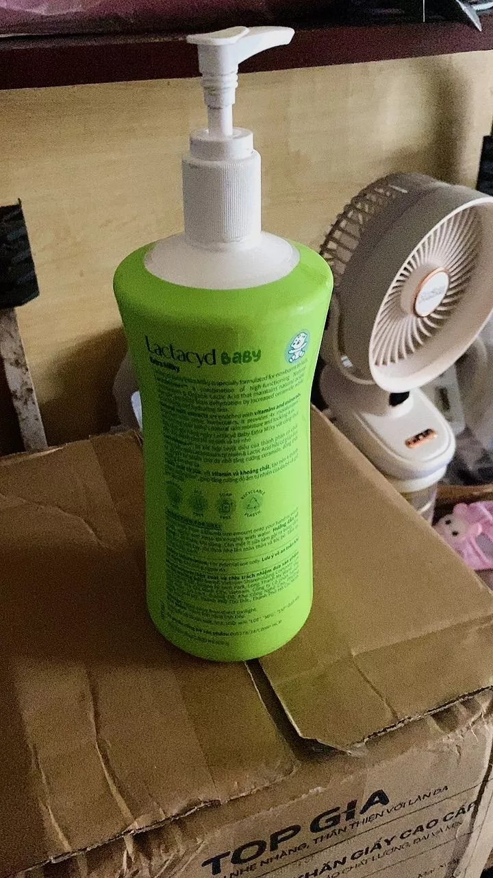 Sữa Tắm Gội Trẻ Em Lactacyd Baby Extra Milky Làm Sạch Dịu Nhẹ và Dưỡng Ẩm Vượt Trội Size Jumbo 800ml