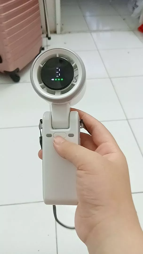 Quạt cầm tích diện cầm tay, , màn hình LED hiển thị 5 tốc độ gió và % pin, , quạt du lịch cầm tay A02