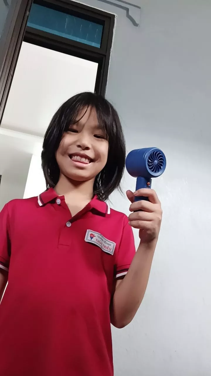 Quạt Cầm Tay Mini Sạc Pin, Cấp Độ Gió Mạnh Dung Lượng Pin 5000mAh Màn Hình Led Hiển Thị